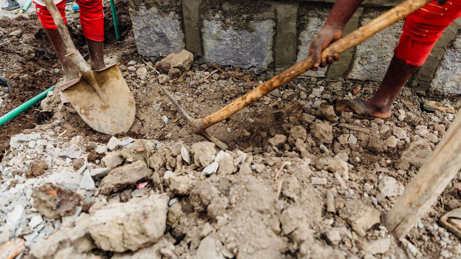 How to Build a Retaining Wall (Block), Step by Step